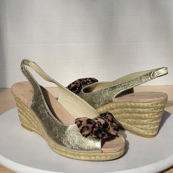 Lindsay Phillips Metallic Gold Leopard Bow Slingback Espadrille Wedge Sandals 8 - Picture 1 of 16